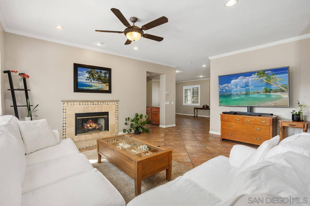 Oceanside, CA 92057,5461 Parrolette Ct