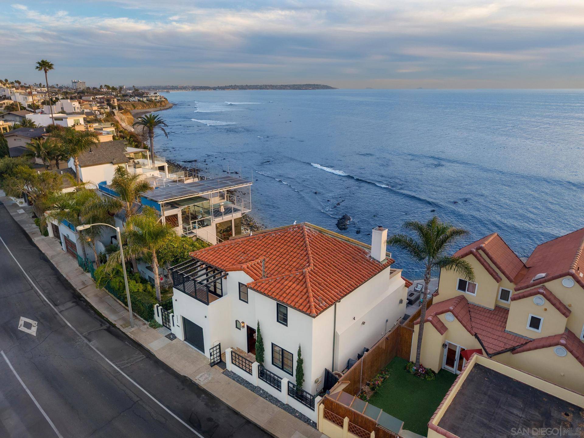 La Jolla, CA 92037,5662 Dolphin Pl