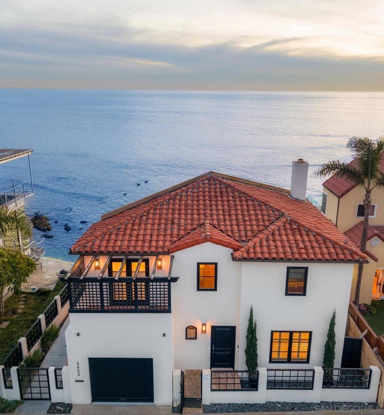 La Jolla, CA 92037,5662 Dolphin Pl