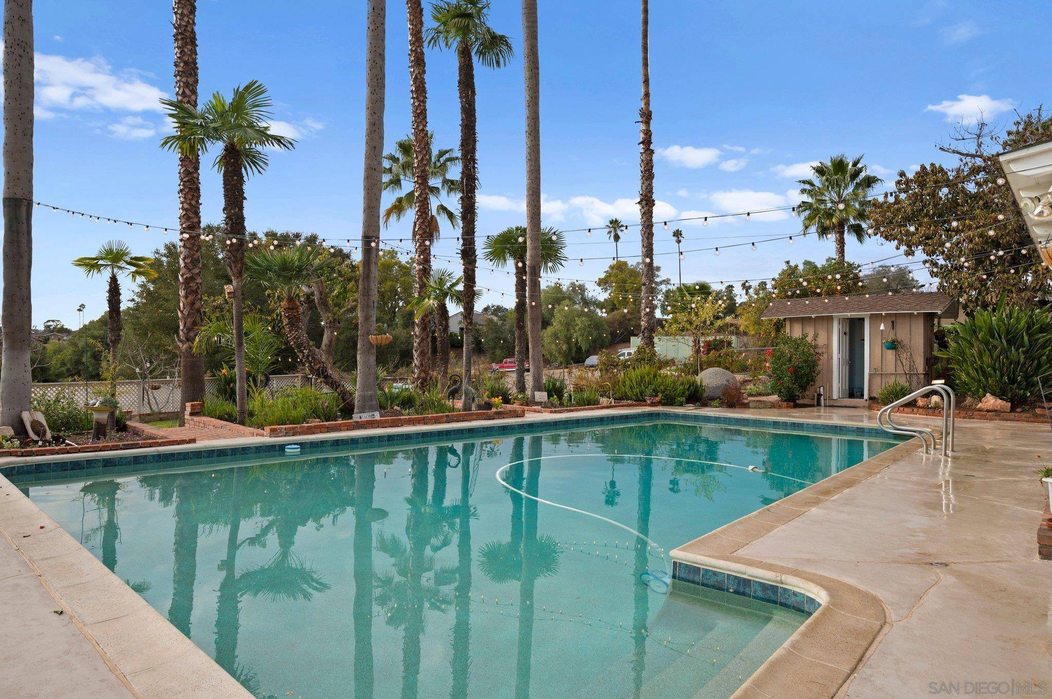 Escondido, CA 92025,2331 Royal Crest Dr