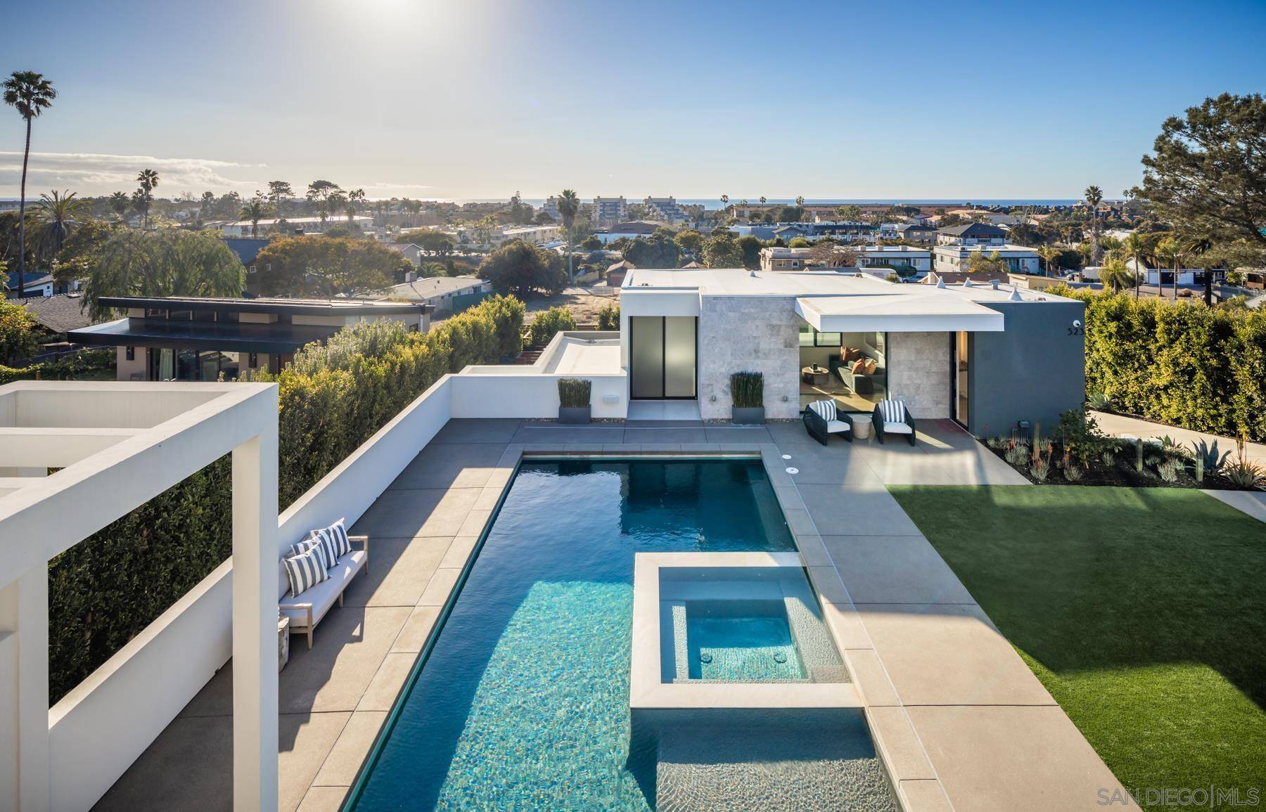Solana Beach, CA 92075,521 S Rios