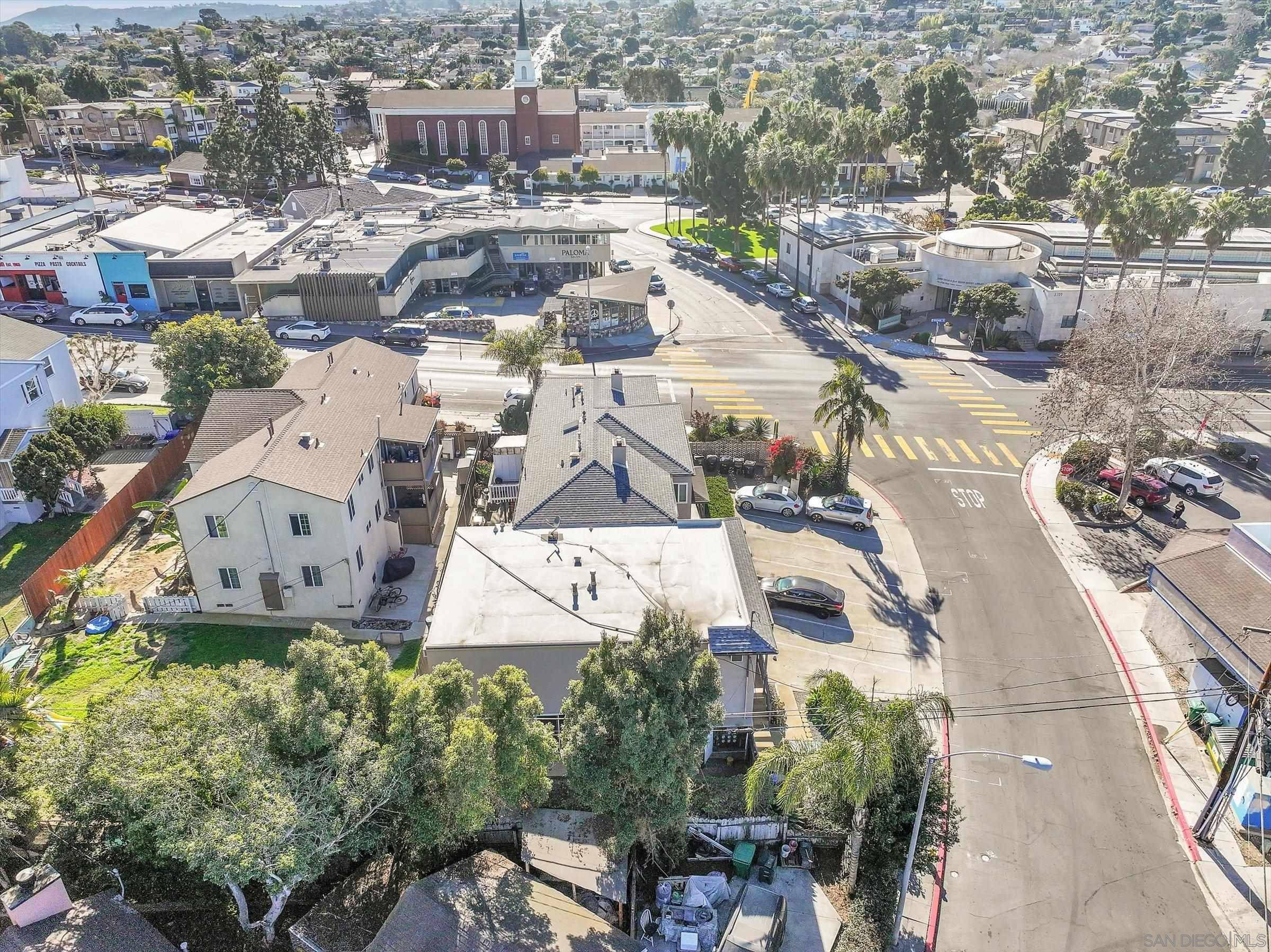 San Diego, CA 92106,2205-2217 Poinsettia Drive