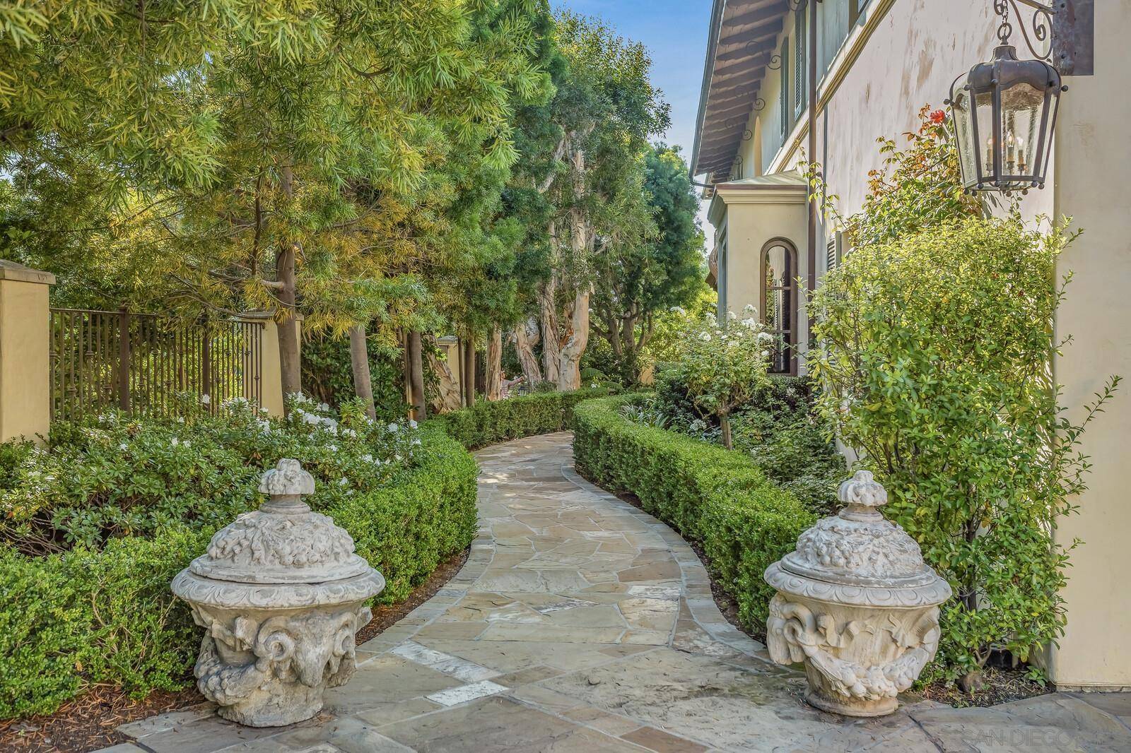 La Jolla, CA 92037,1796 Soledad Avenue
