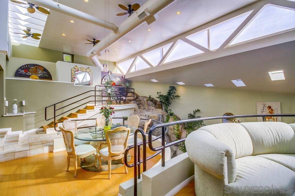 San Diego, CA 92107,1876 Sefton Place