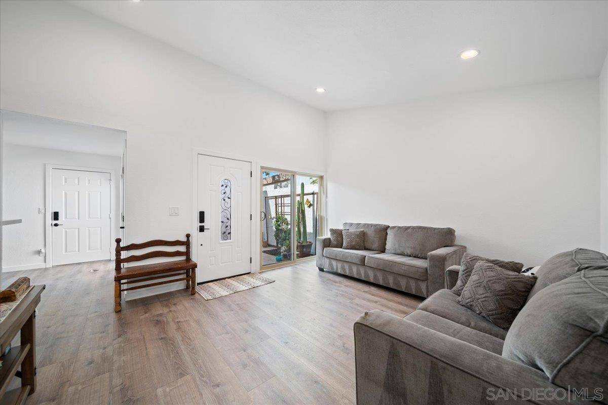 Escondido, CA 92027,2812 E Valley Pkwy #F