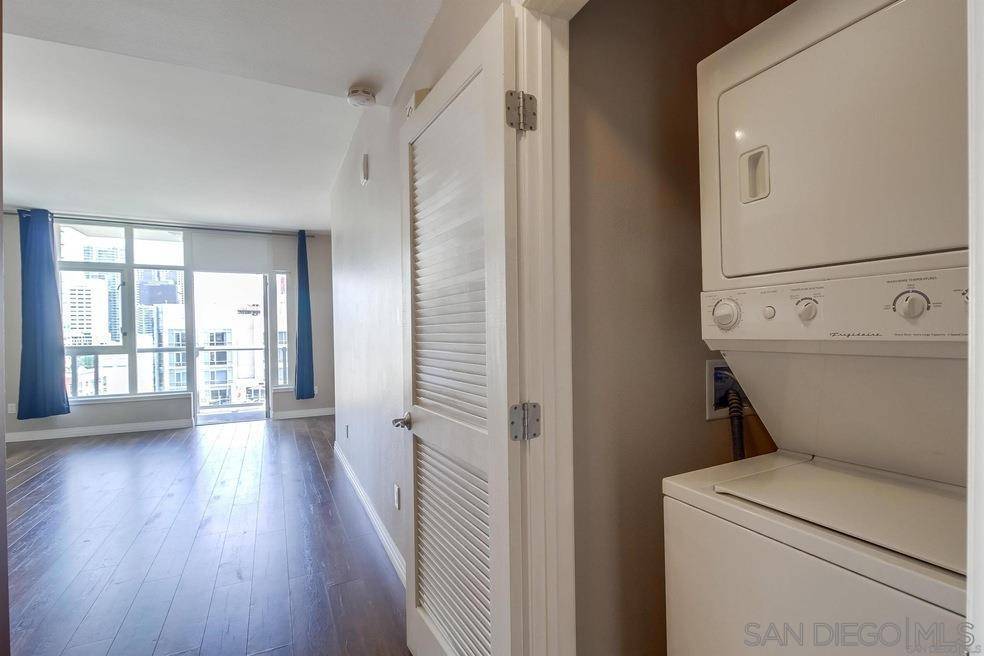 San Diego, CA 92101,427 9th #1207