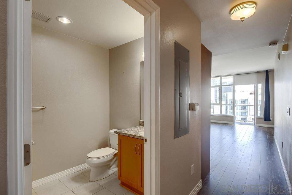 San Diego, CA 92101,427 9th #1207
