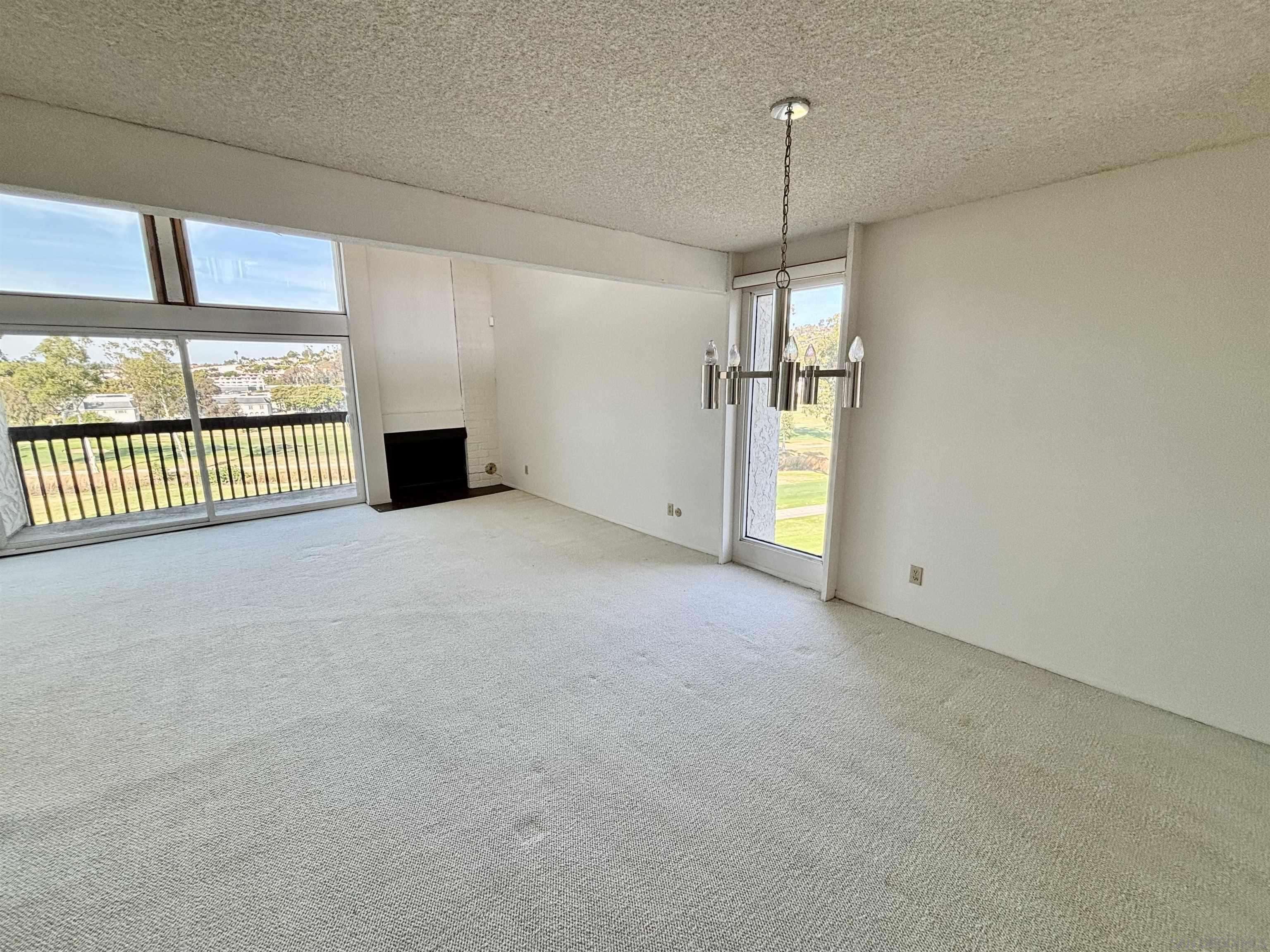 Carlsbad, CA 92009,2502 Navarra Dr #226