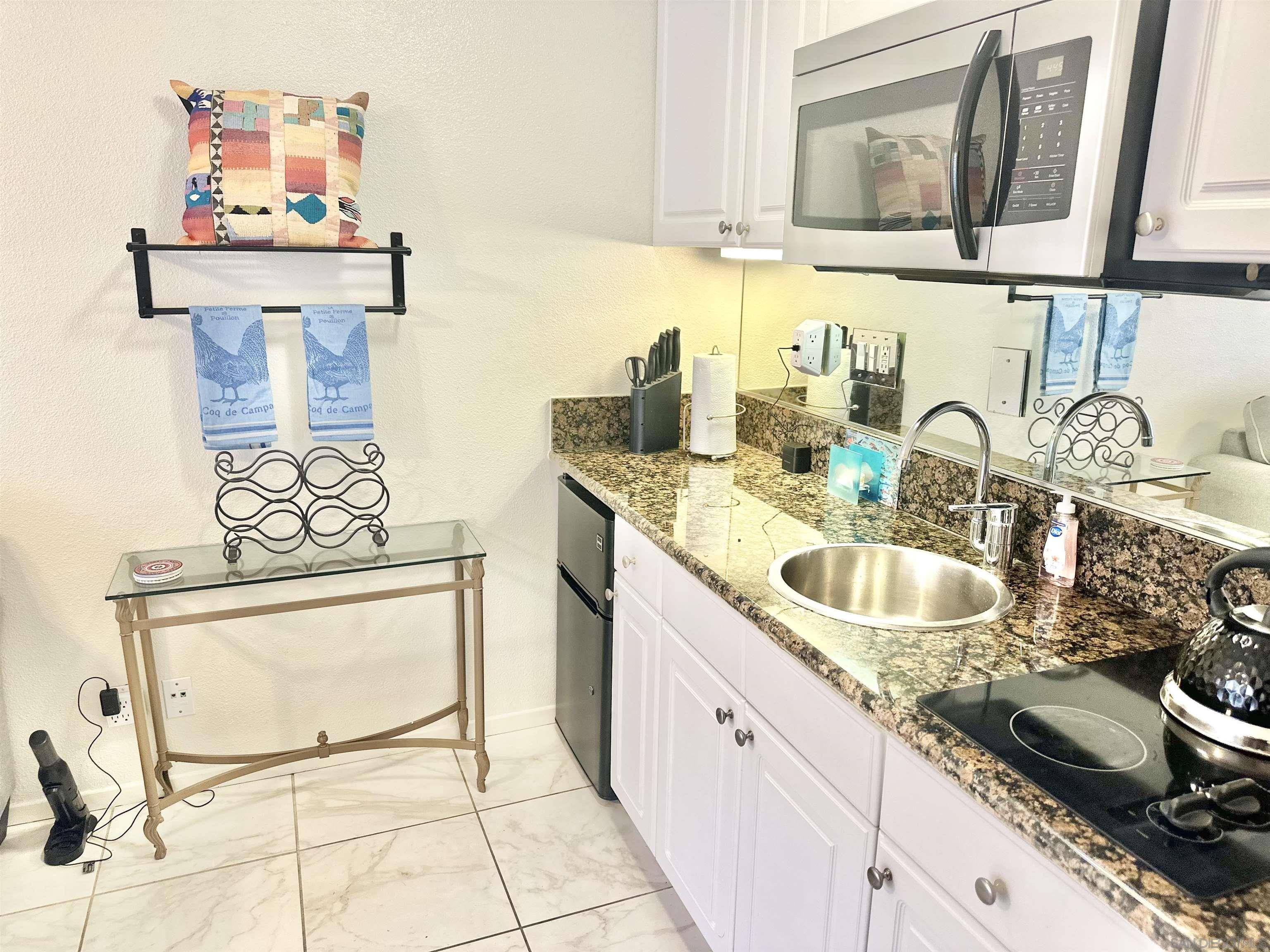 San Diego, CA 92106,1021 Scott St #124