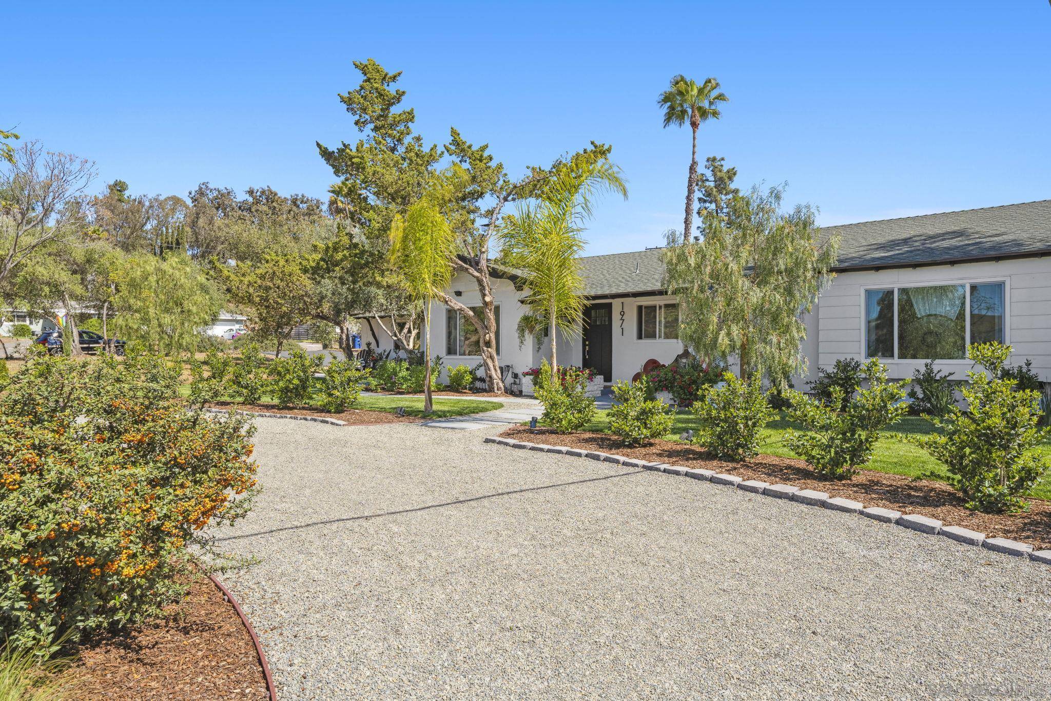 Escondido, CA 92029,1971 Vermel