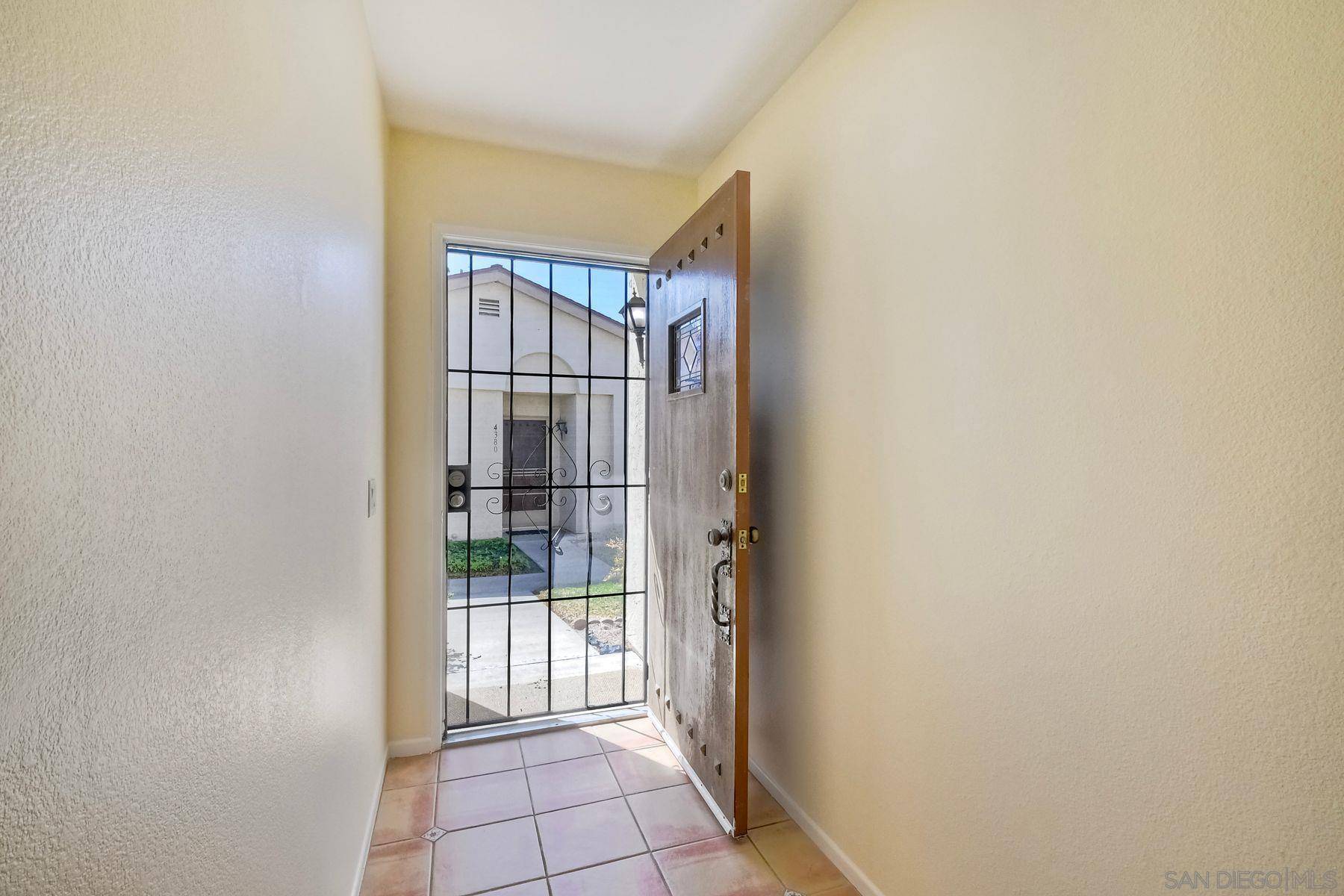 Oceanside, CA 92057,4384 Albatross Way