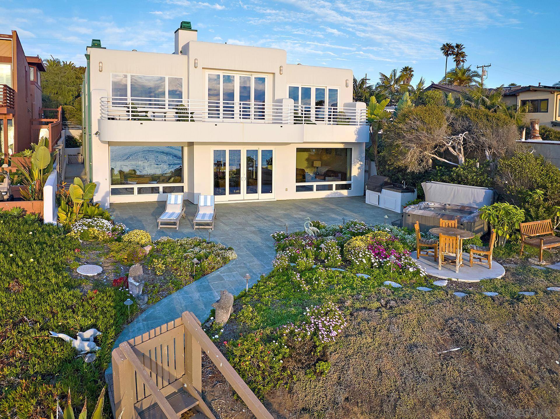 Encinitas, CA 92024,1630 Neptune Avenue