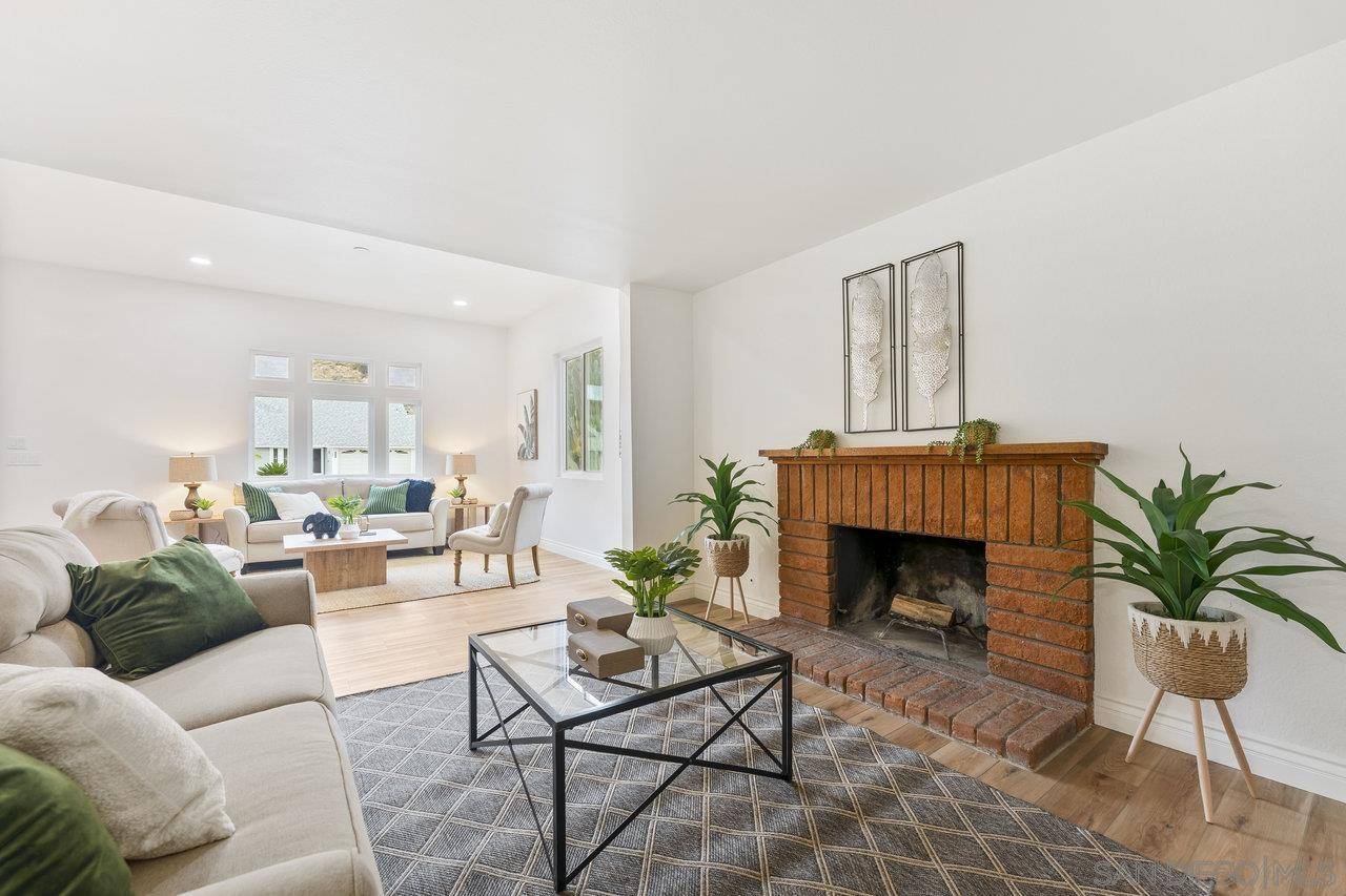 Santee, CA 92071,10552 Santana St