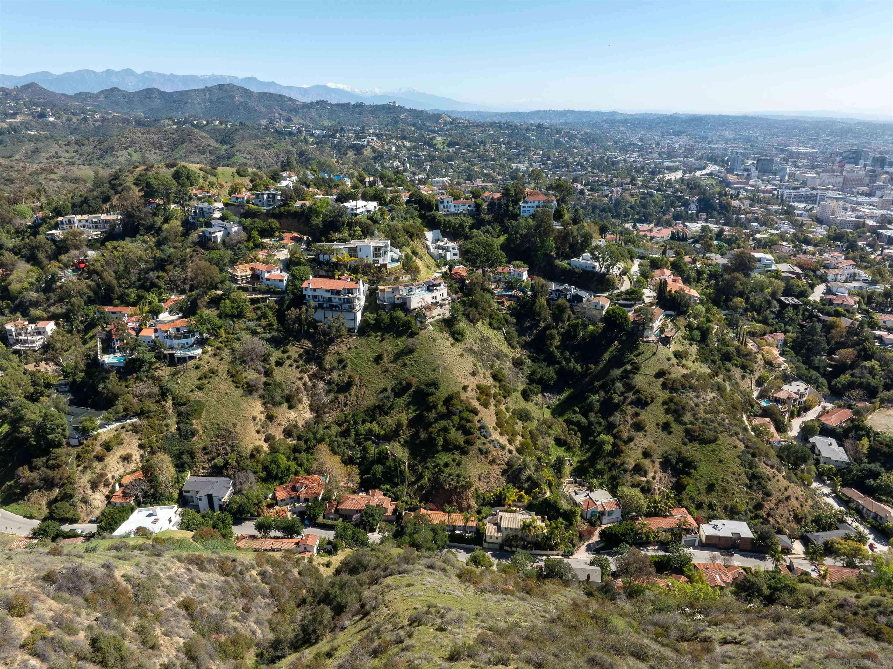 Los Angeles, CA 90068,2133 Outpost Drive #1