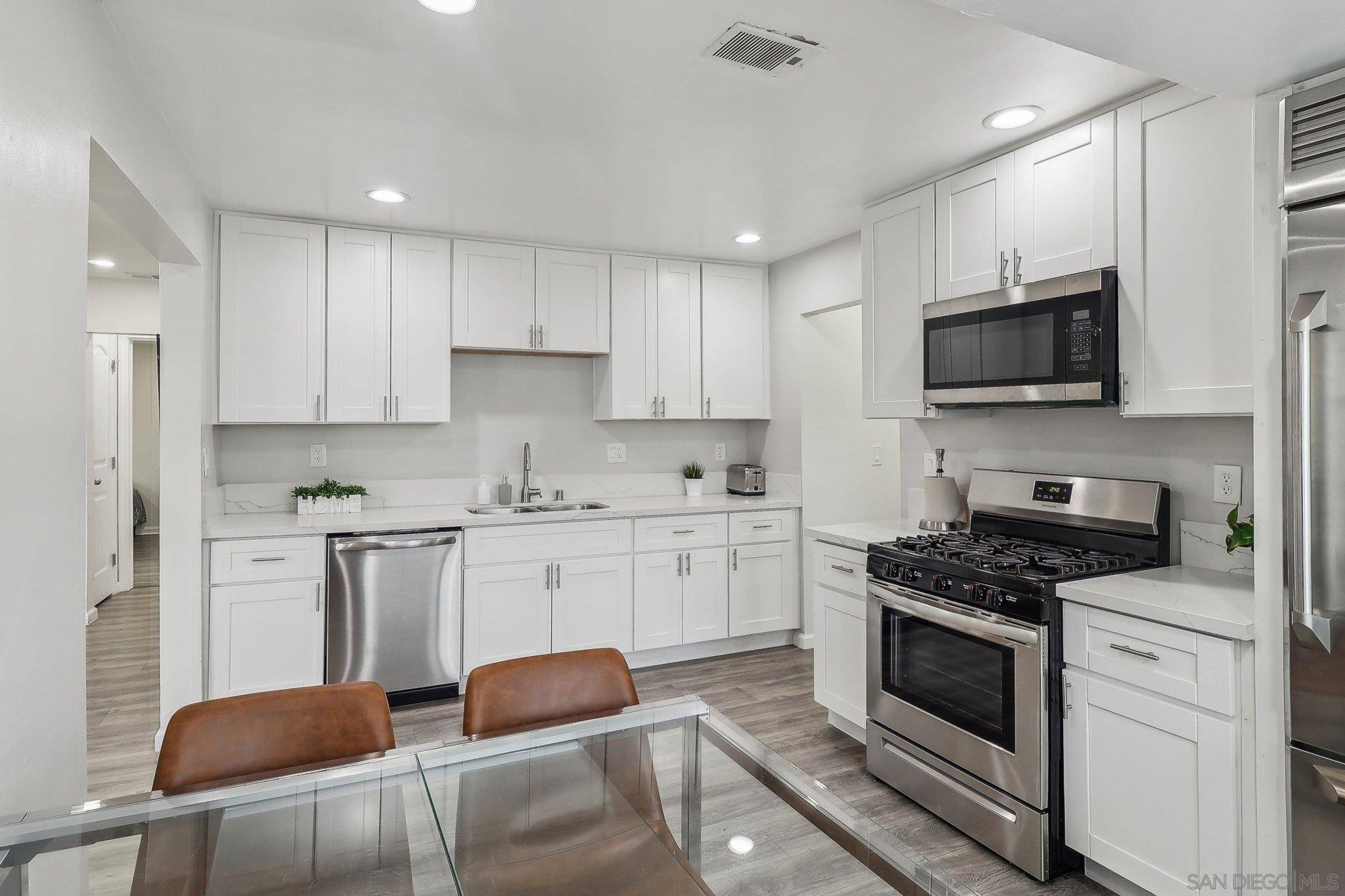 San Diego, CA 92115,6242 Thorn St