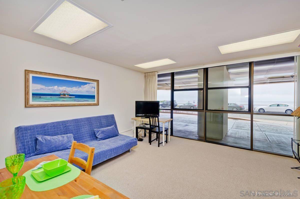 La Jolla, CA 92037,939 Coast #LB