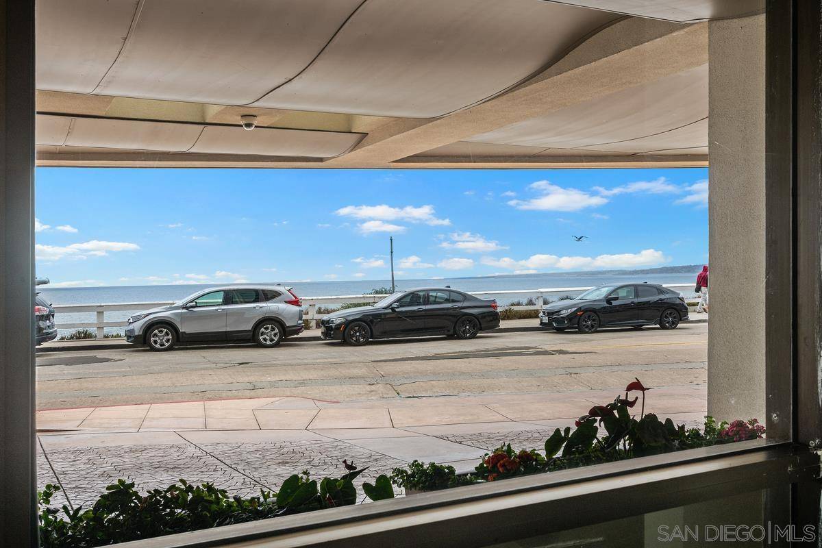 La Jolla, CA 92037,939 Coast #LB