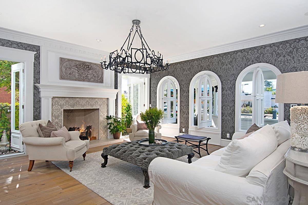 Coronado, CA 92118,1105 F Avenue