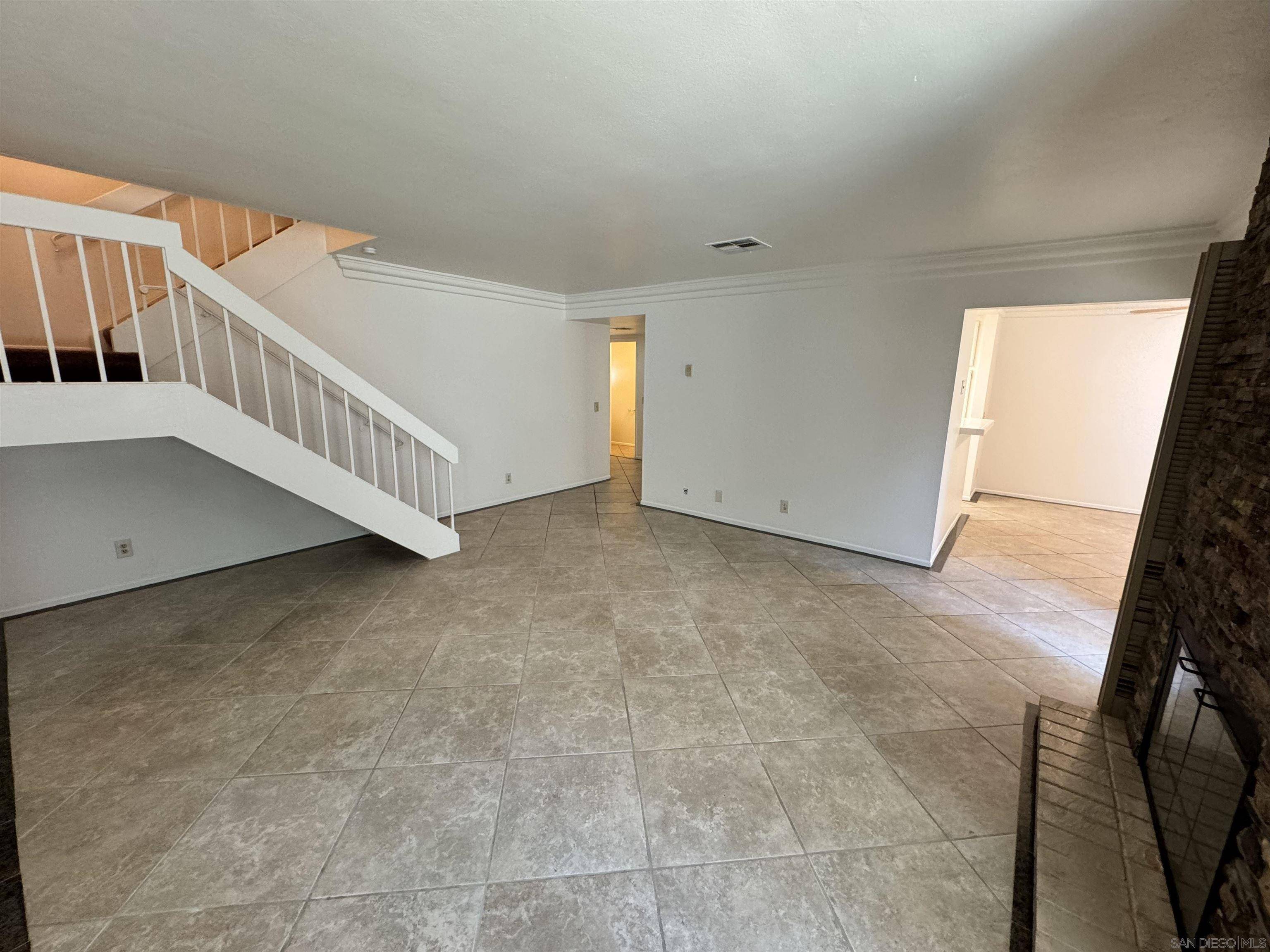 San Diego, CA 92107,4041 Caminito Dehesa