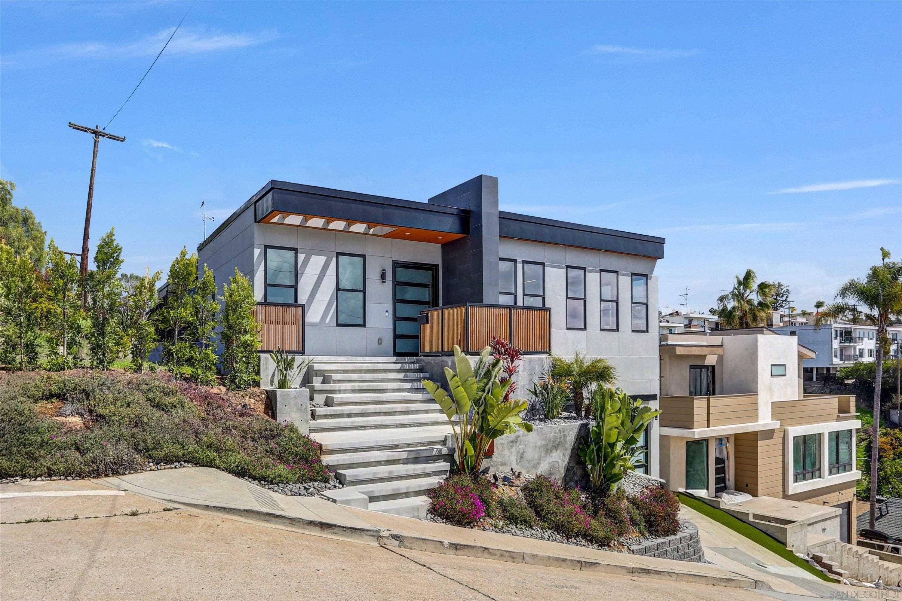 San Diego, CA 92110,1892 Titus St