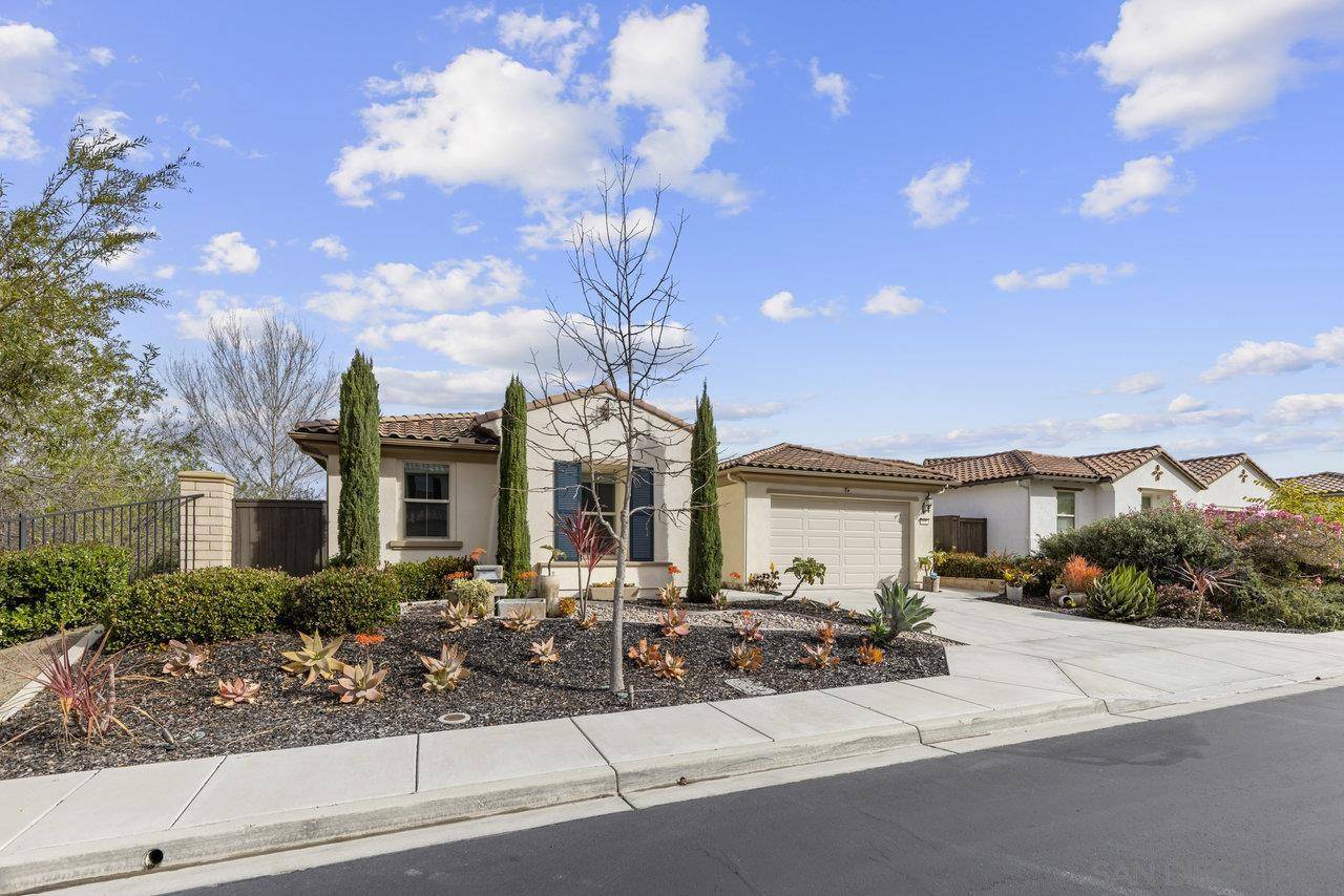 Vista, CA 92083,432 Adobe Estates DR