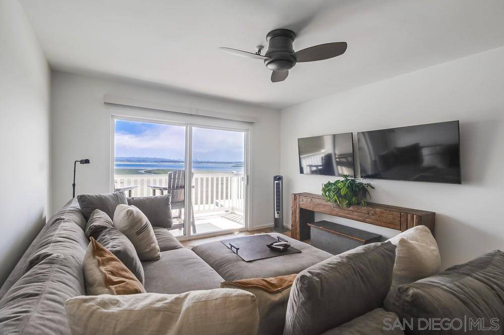 San Diego, CA 92109,3991 Crown Point Dr #217