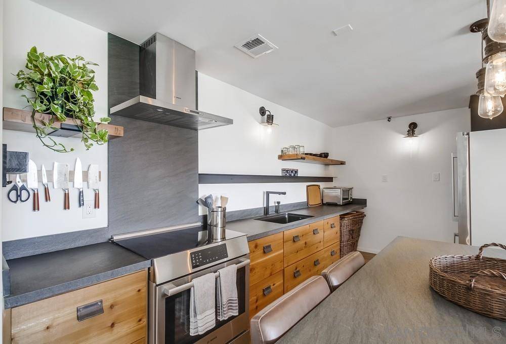 San Diego, CA 92109,3991 Crown Point Dr #217