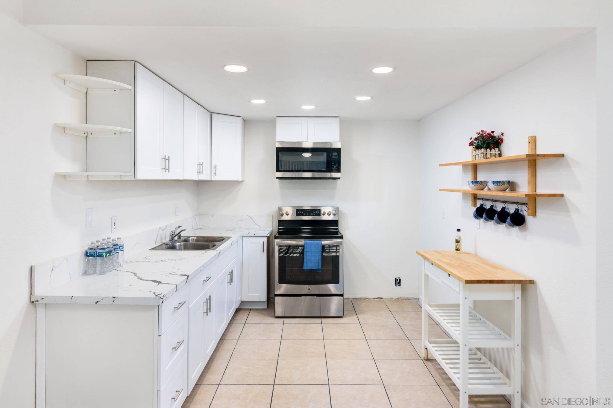 San Ysidro, CA 92173,1560 Terrace Pine Ln #A