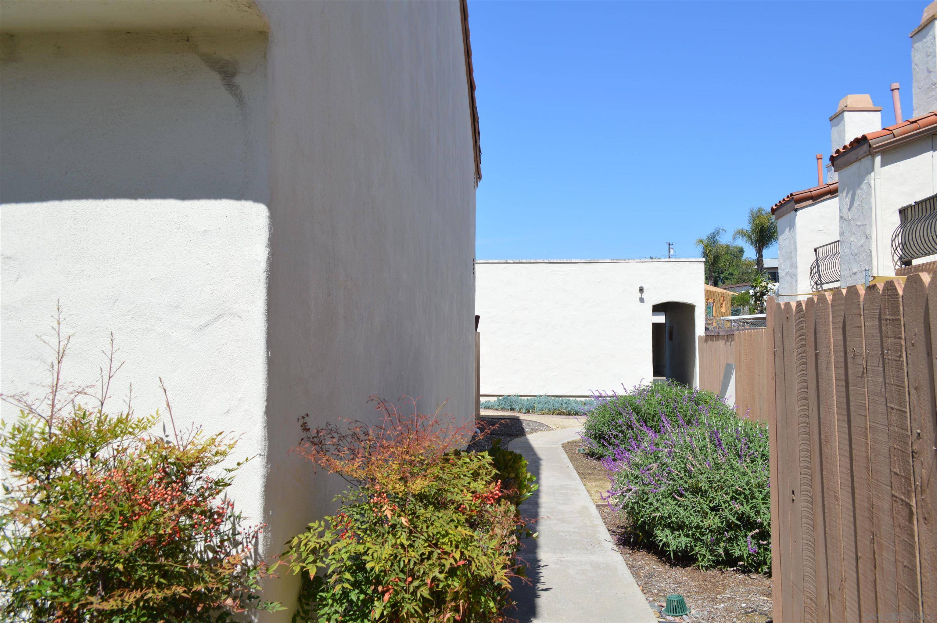 Santee, CA 92071,9256 Carlton Oaks Dr #7