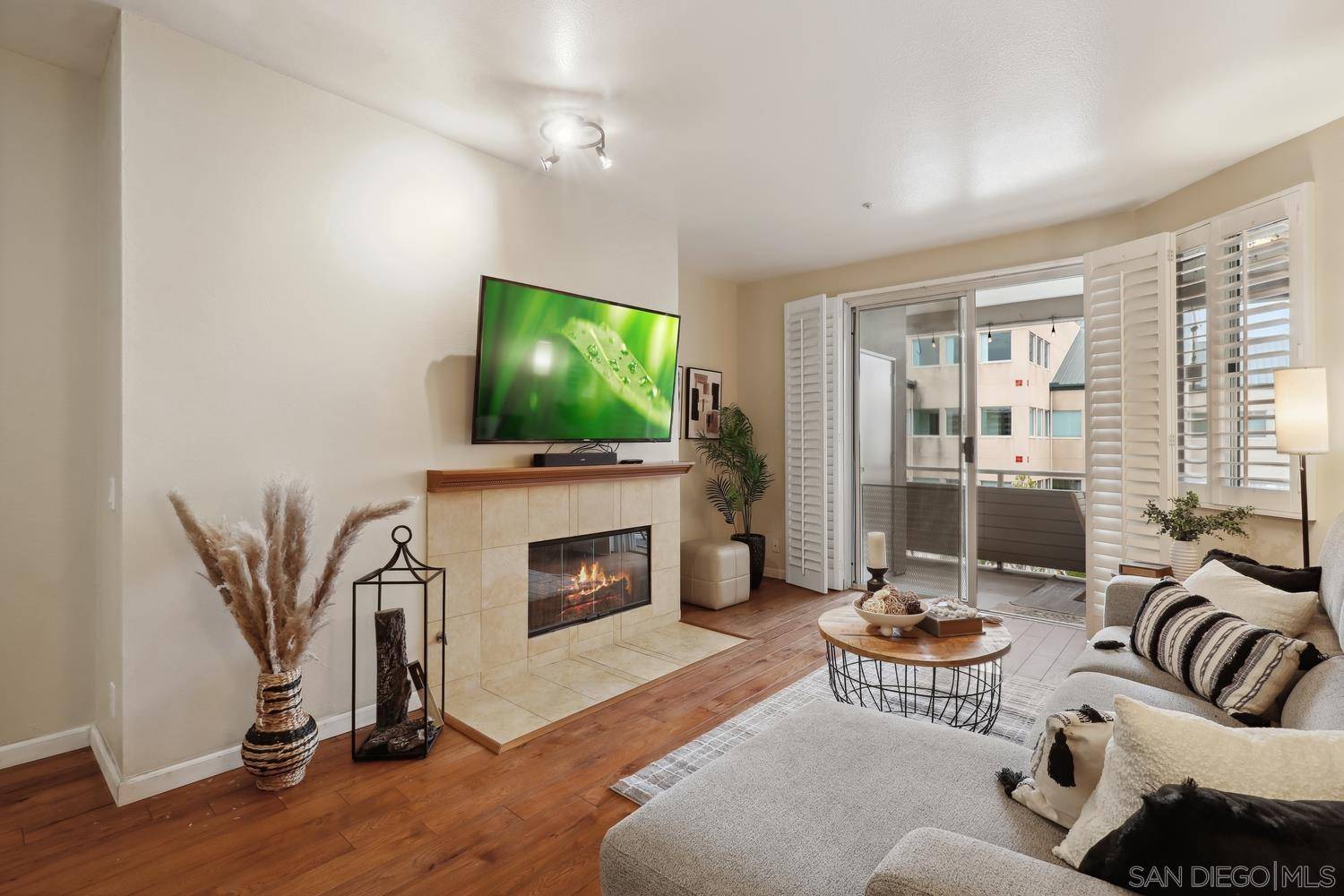 La Mesa, CA 91942,4701 Date Ave #208