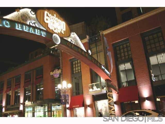 San Diego, CA 92101,207 5th Ave #1158