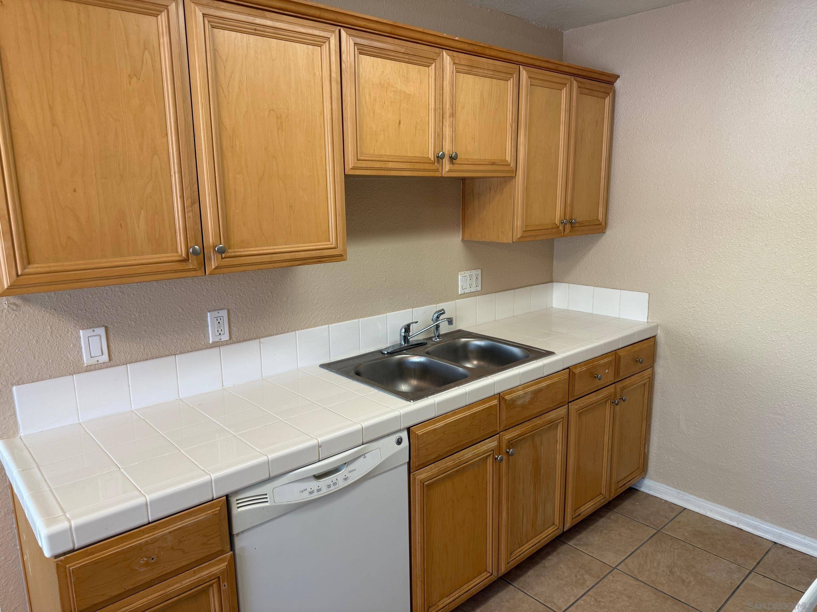 Escondido, CA 92027,2041 E Grand Ave #44