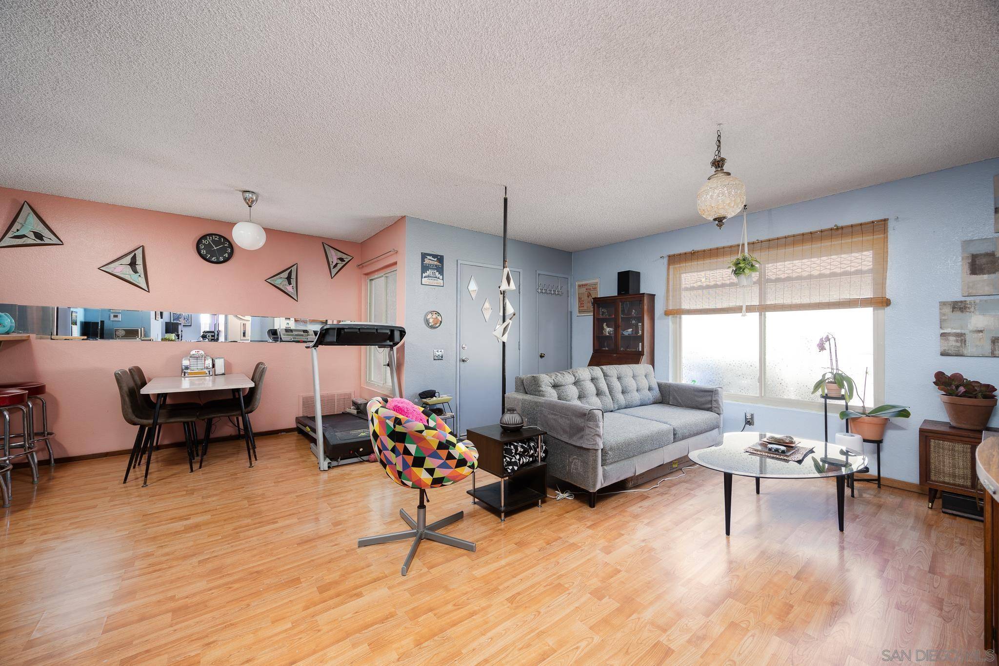 San Diego, CA 92113,990 S 45Th St