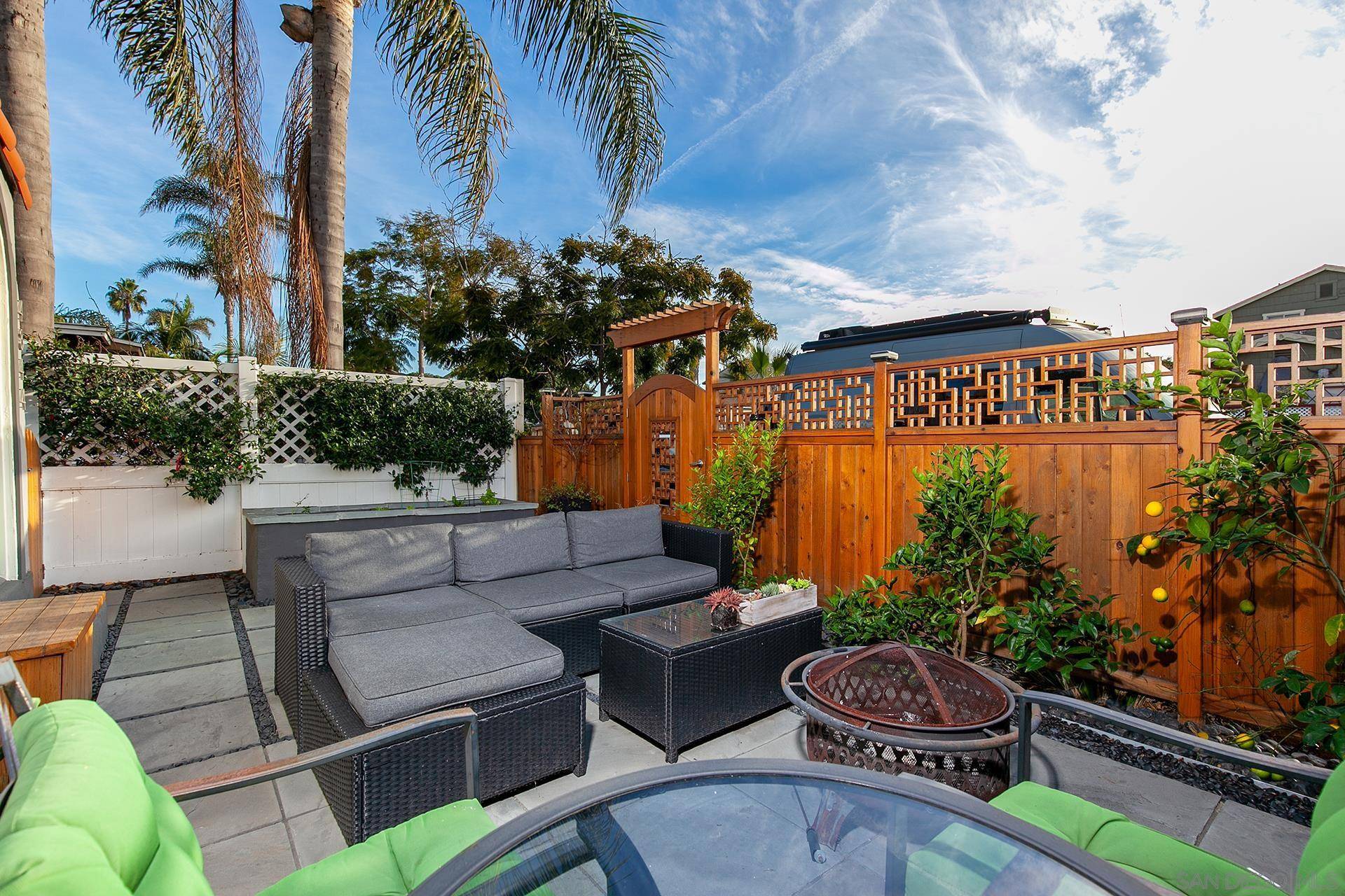 San Diego, CA 92107,4844 Long Branch Ave