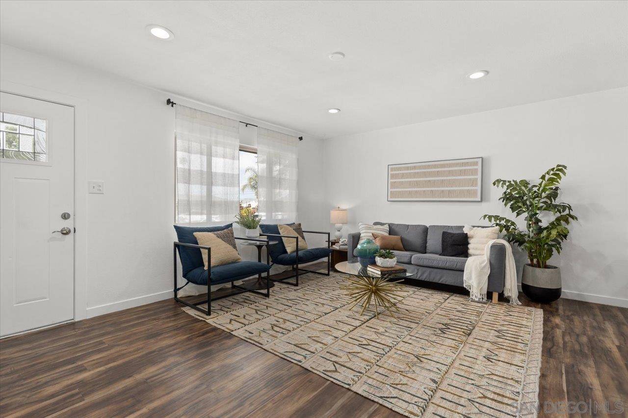 San Diego, CA 92114,725 Rytko St
