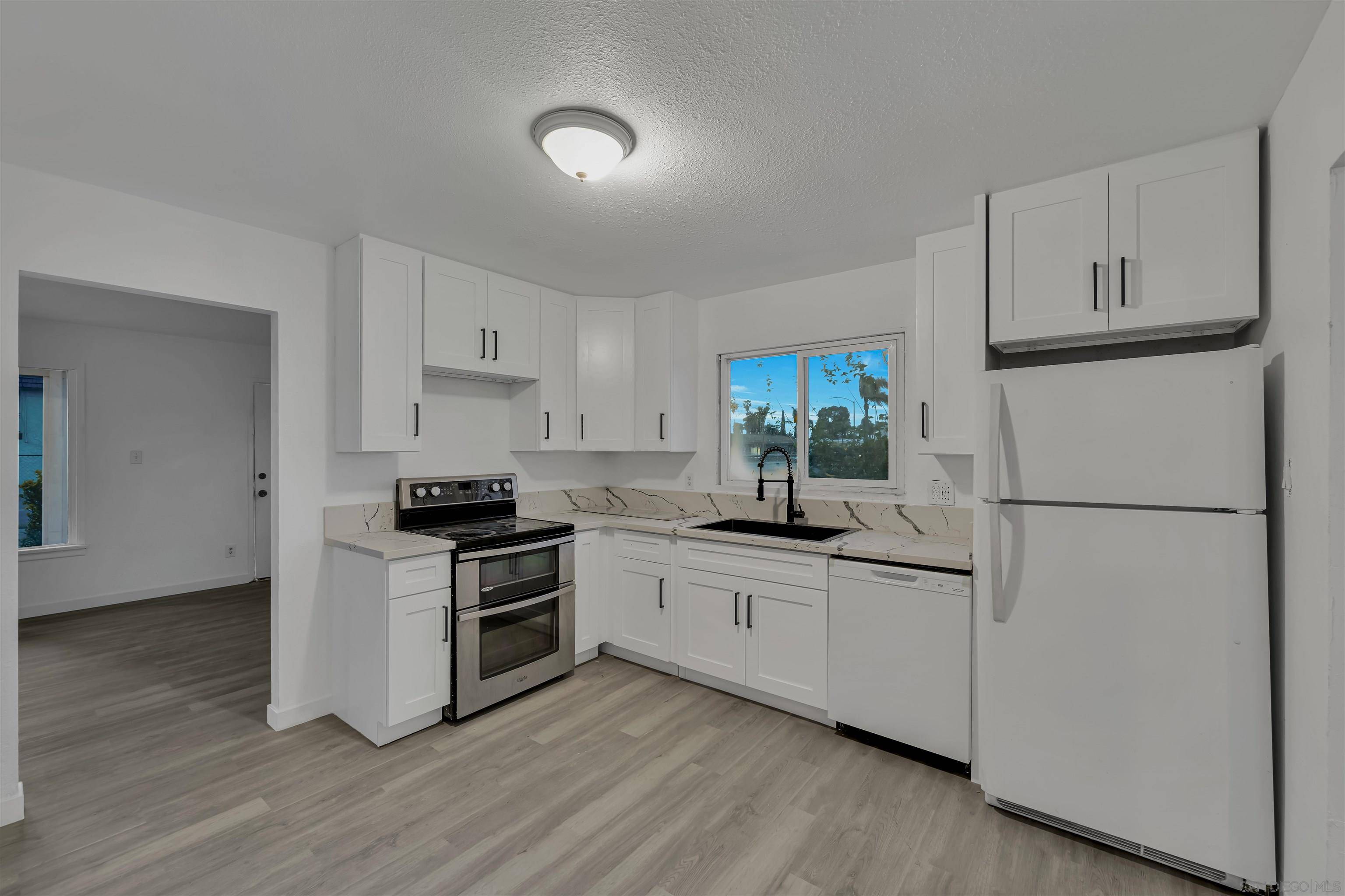 Escondido, CA 92025,1104 S Escondido Blvd