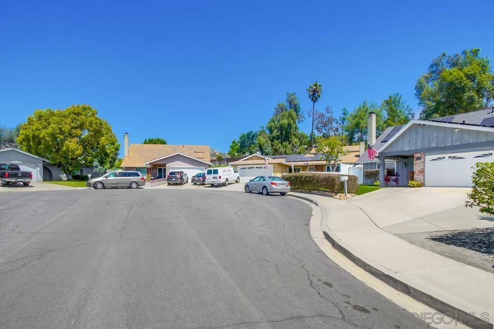 Santee, CA 92071,9985 Delia Lane