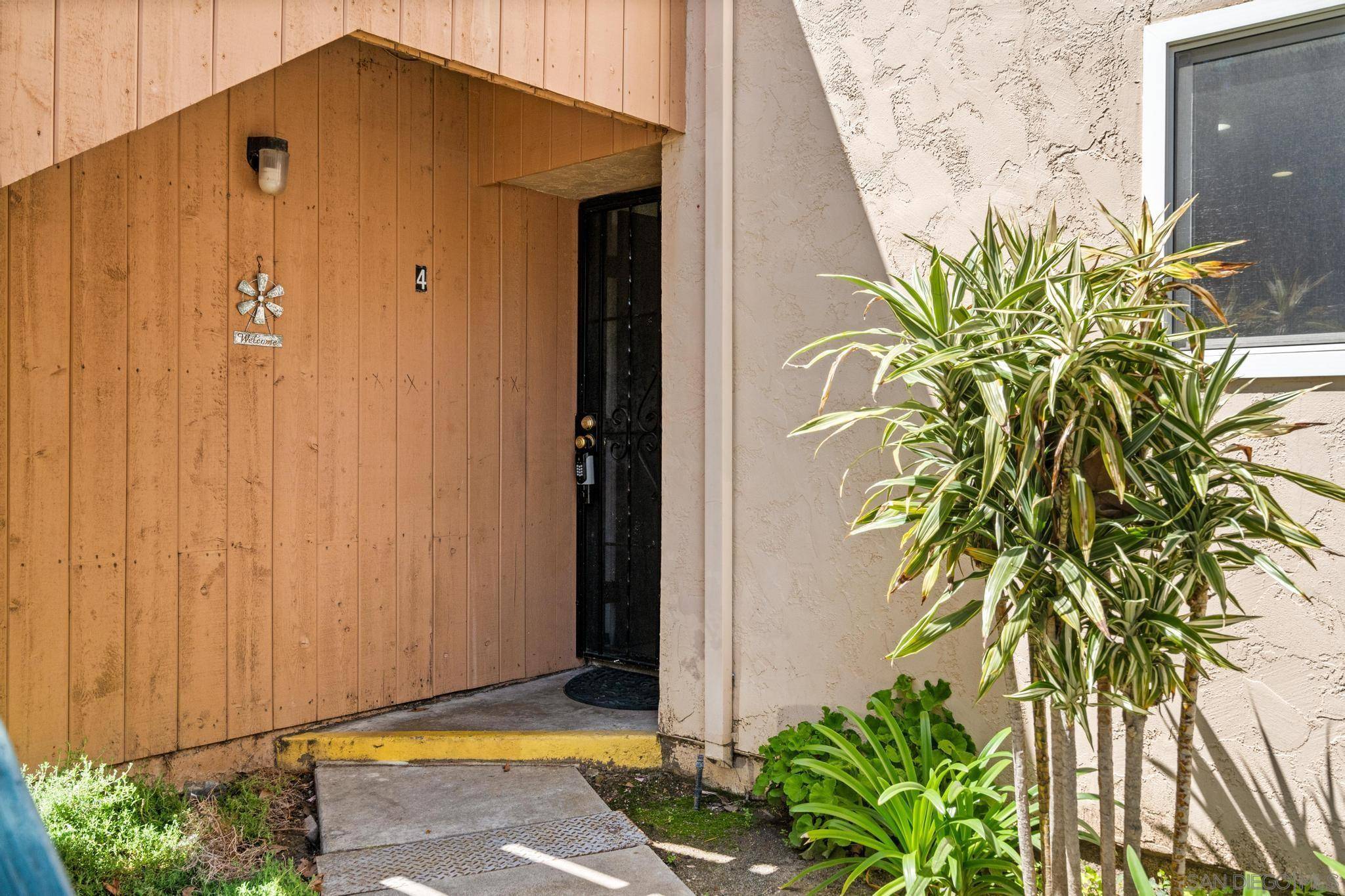 San Diego, CA 92119,8765 Lake Murray Blvd #4