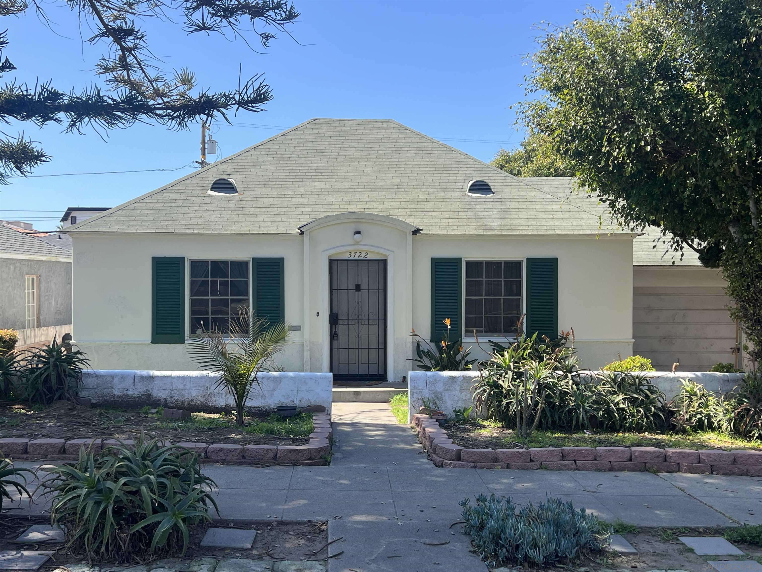 San Diego, CA 92109,3720-22 Haines Street