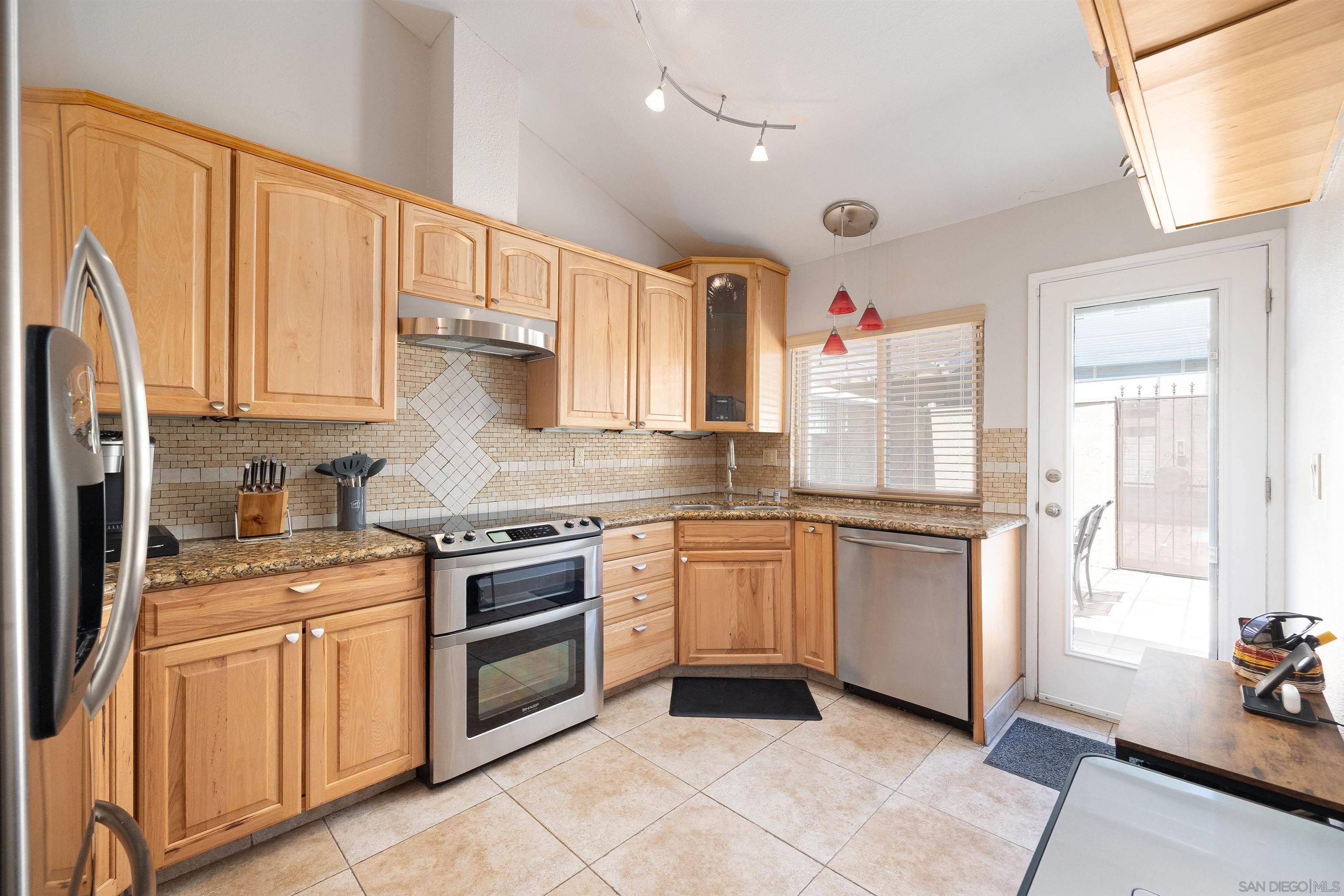 La Mesa, CA 91942,7700 Parkway Dr #4