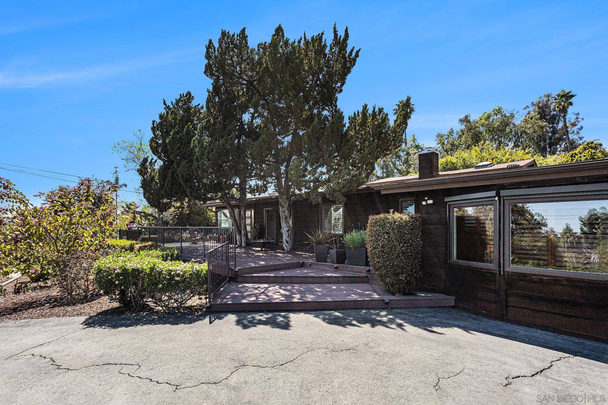 La Mesa, CA 91941,4336 Crestview Drive