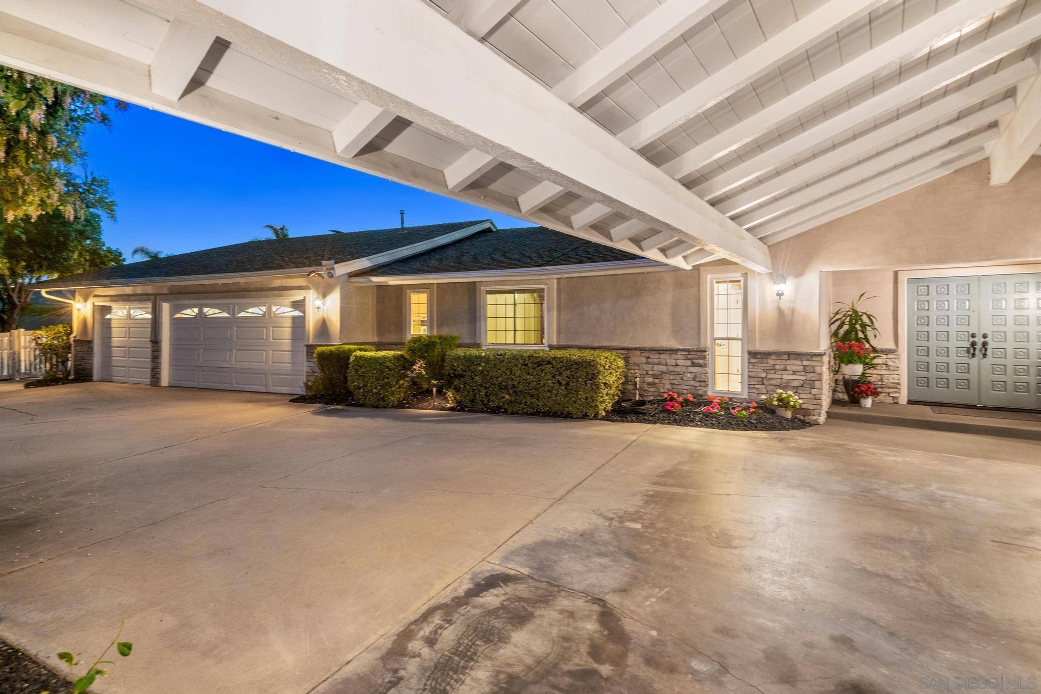 El Cajon, CA 92019,650 Colinas Mira