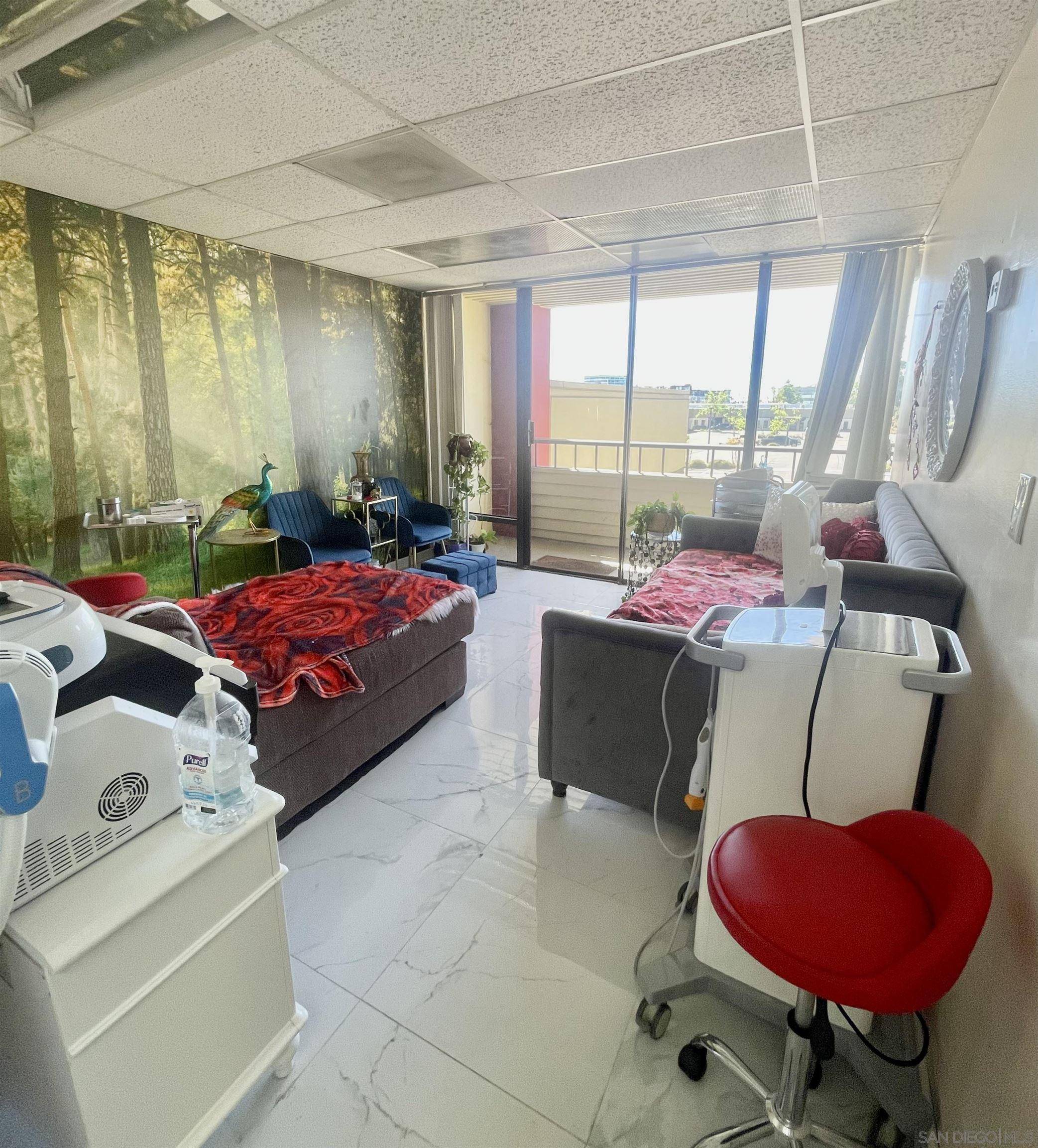 San Diego, CA 92123,8947 Complex Dr
