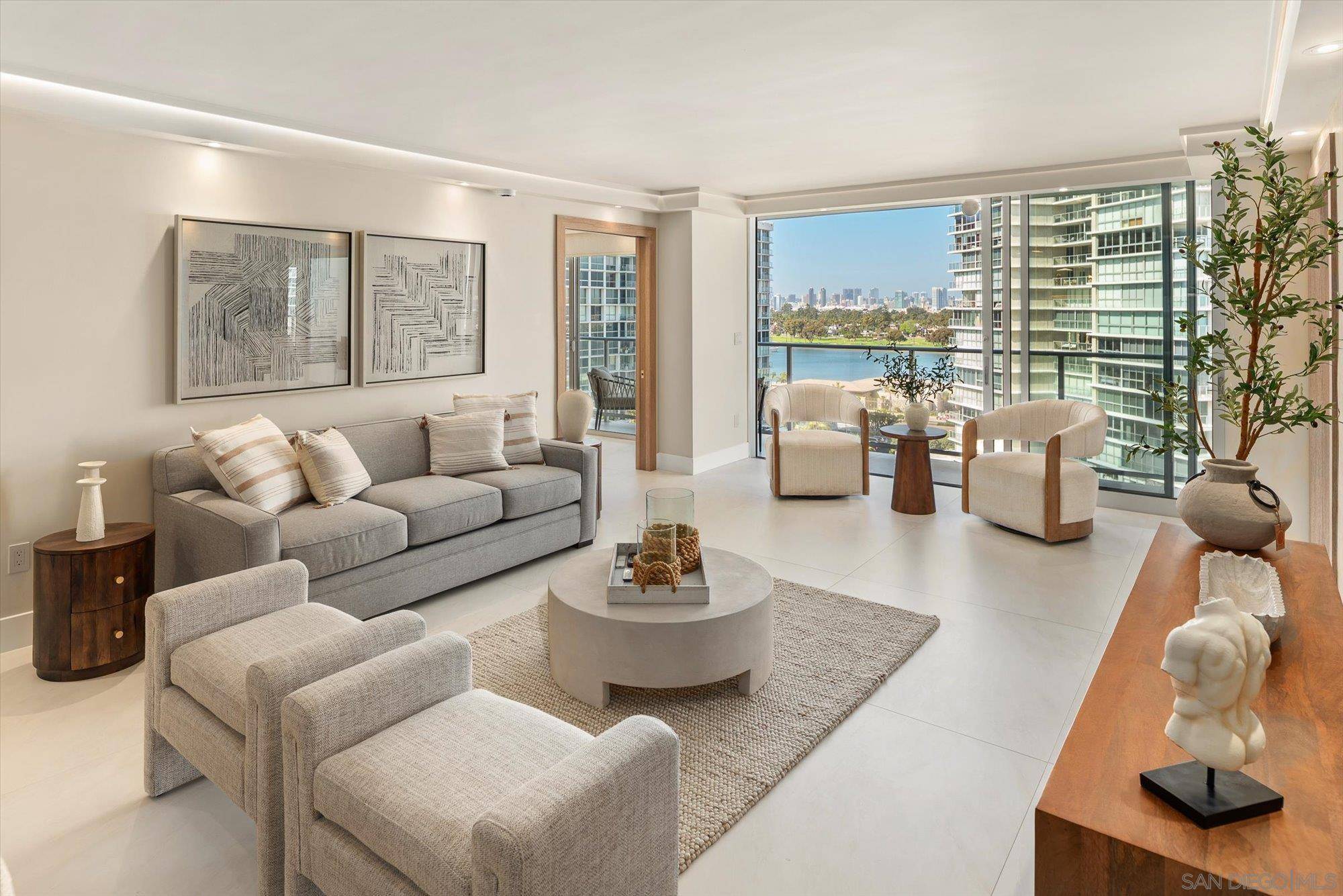 Coronado, CA 92118,1830 Avenida del Mundo #1101