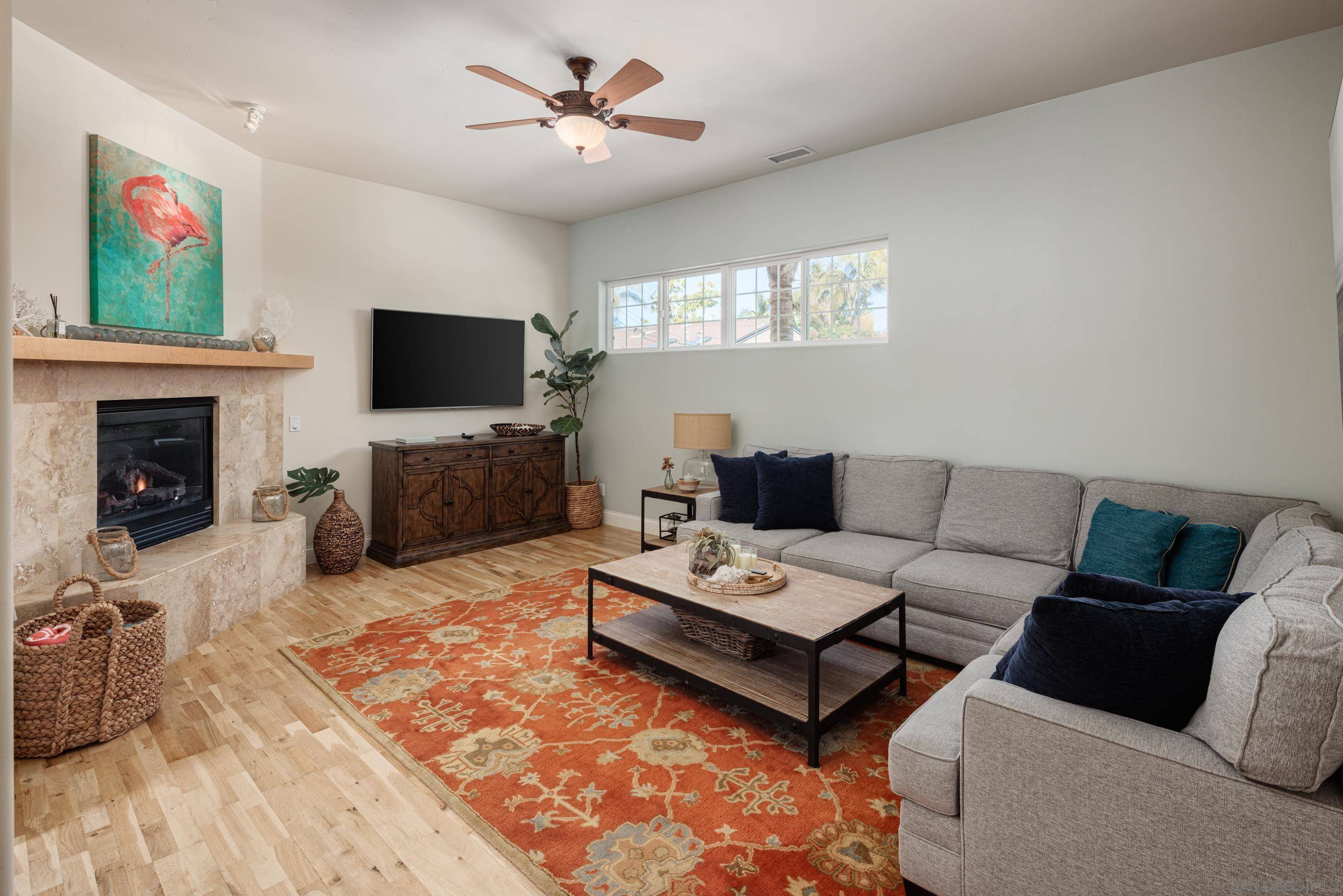 La Jolla, CA 92037,384 Bonair St.