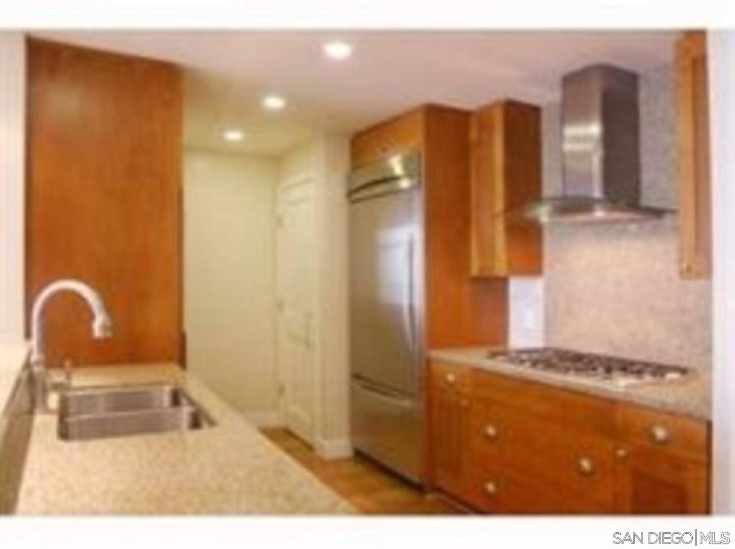 San Diego, CA 92101,700 W E St #2902