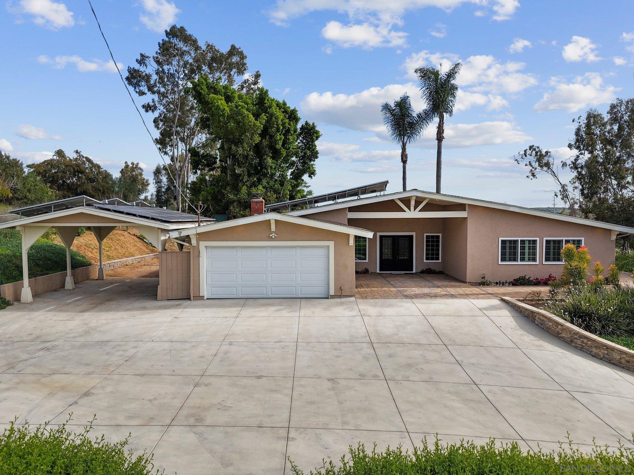 Fallbrook, CA 92028,1852 Foxfire Rd
