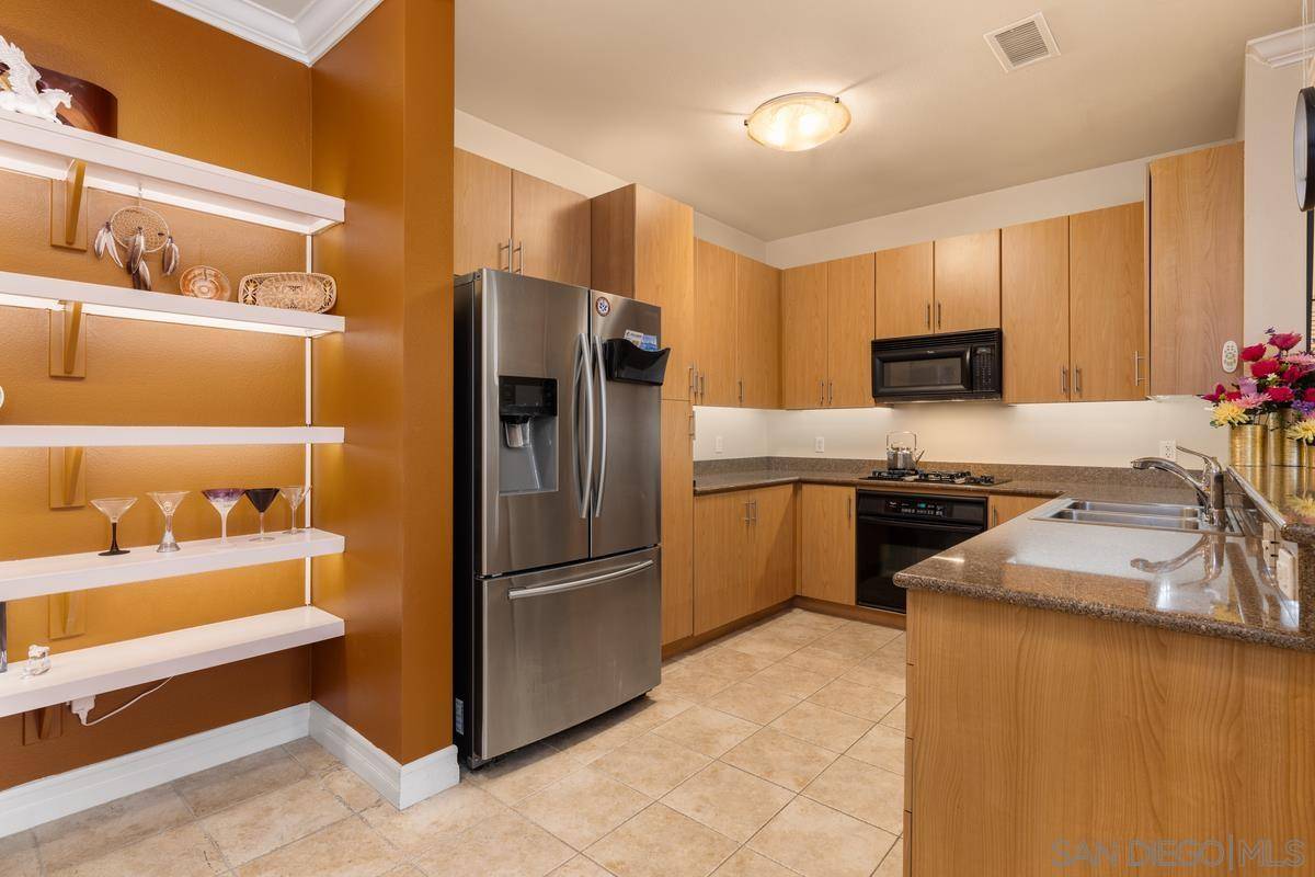 San Diego, CA 92101,1225 ISLAND AV #213