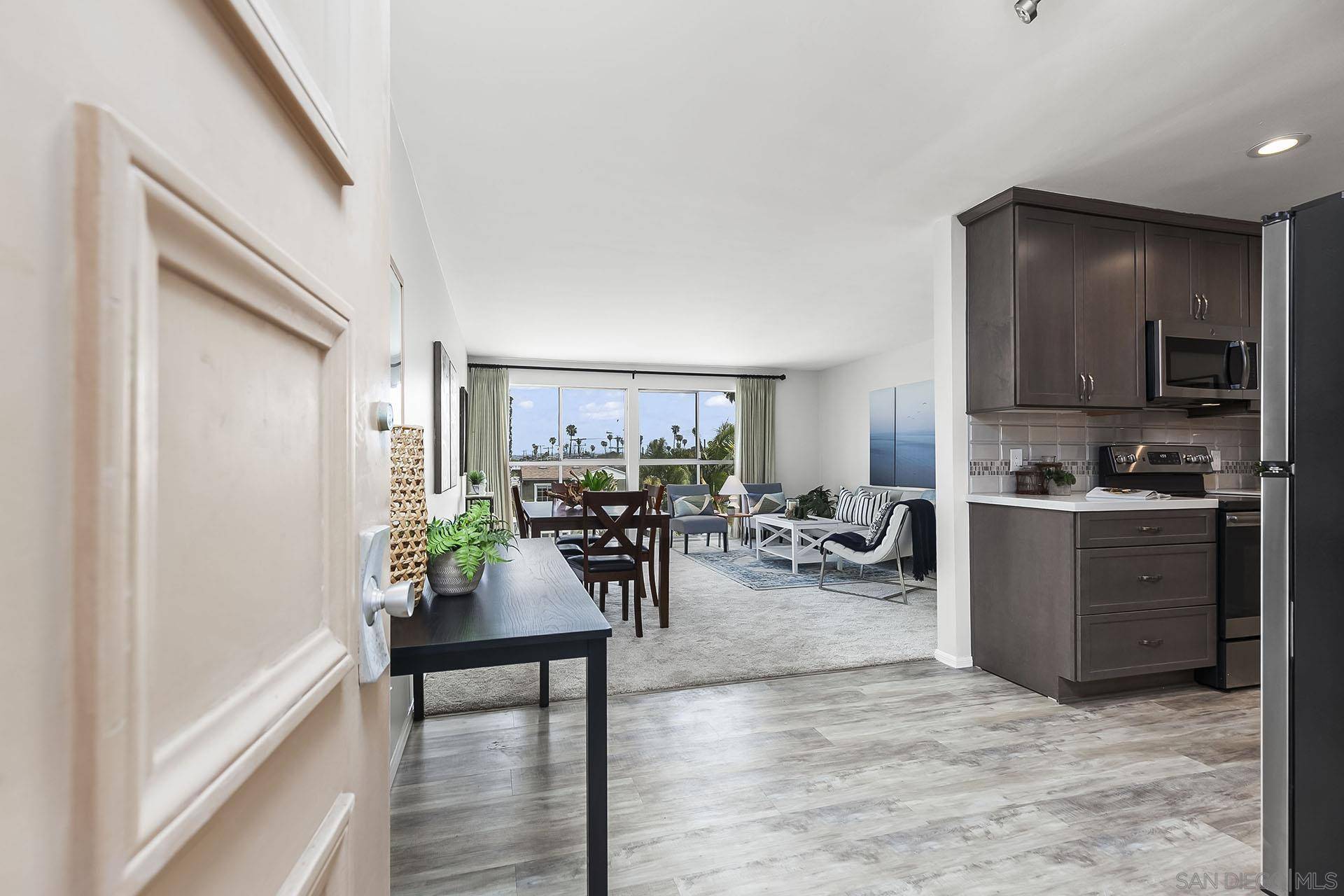 San Diego, CA 92107,5015 Cape May Ave #210