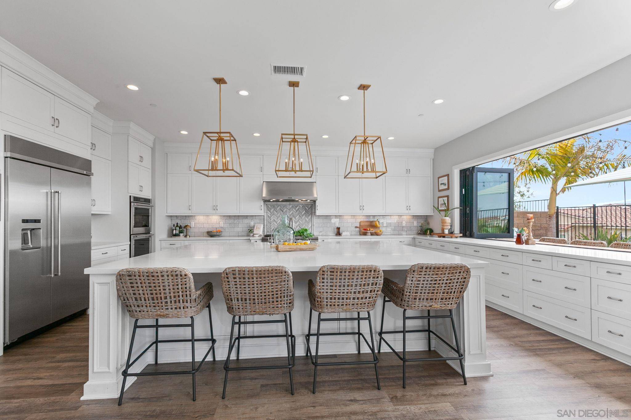 Carlsbad, CA 92010,4719 Crespi Ct